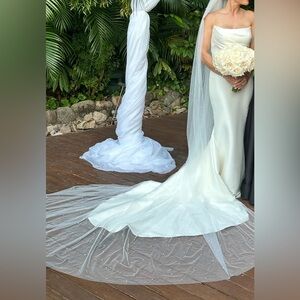 Cathedral length pearl veil